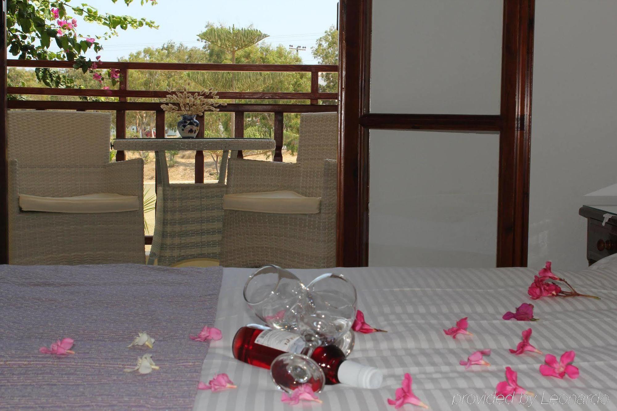 Ocean View Hotel Kamari  Exterior photo